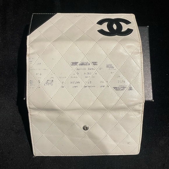 USED! CHANEL wallet. Lightly used does have markings on back. - Picture 3 of 4